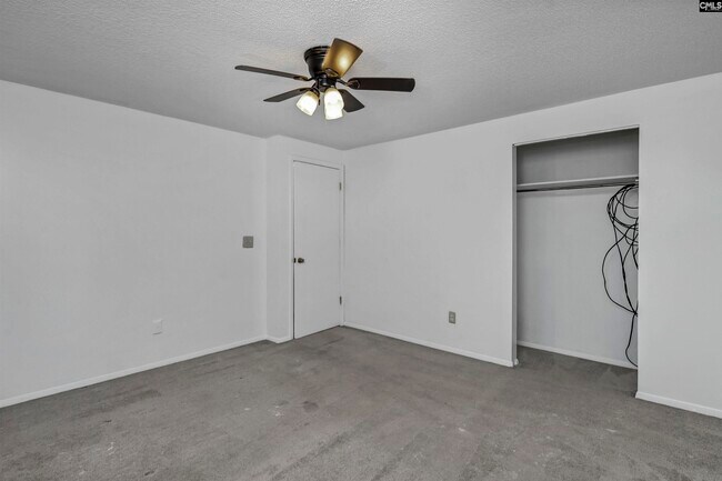 Building Photo - 220 N Donar Dr