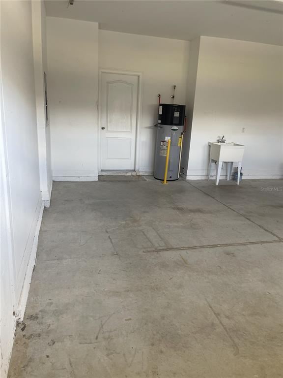 Building Photo - 2062 Redbay Ave