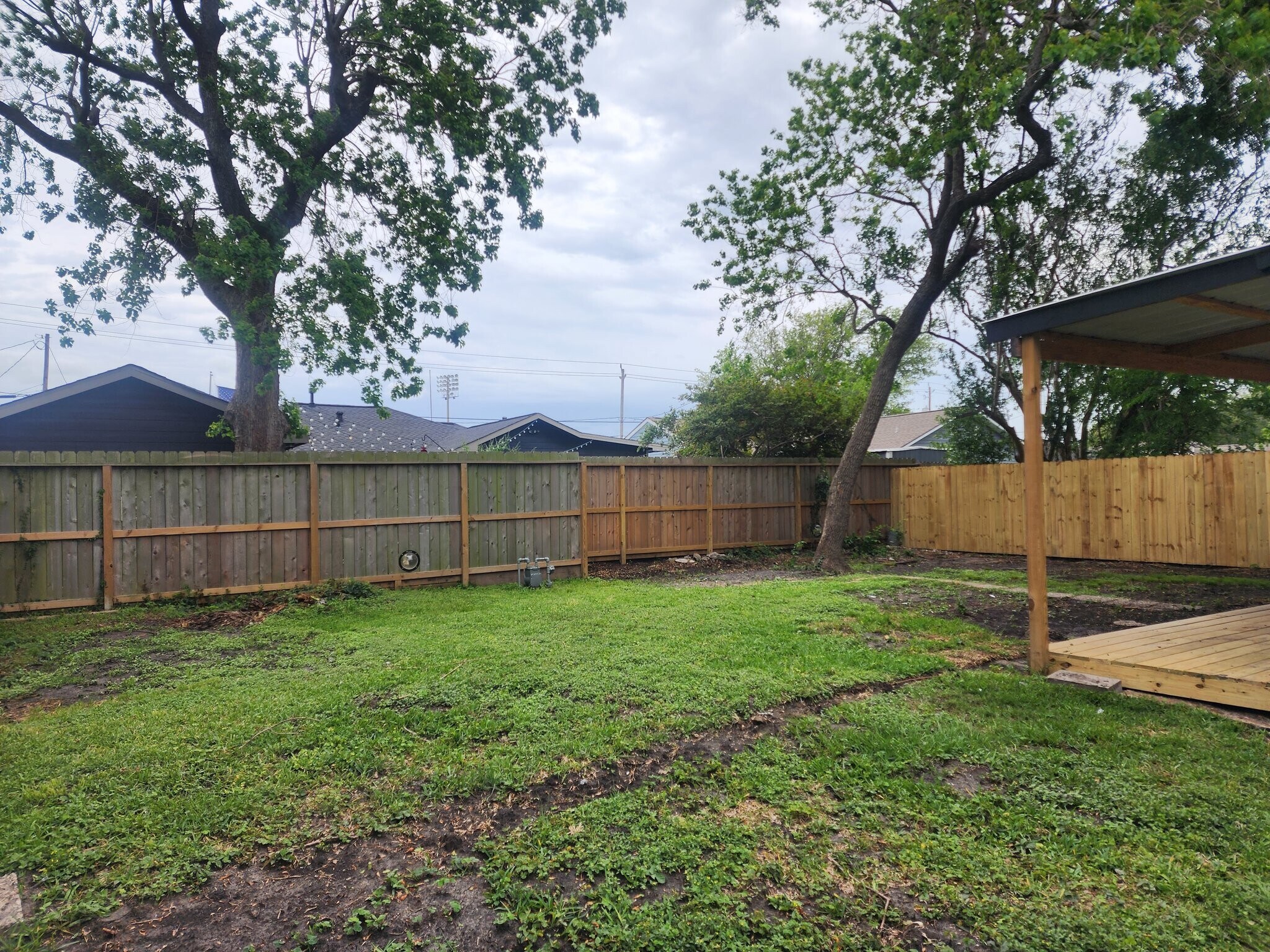 Building Photo - 418 E 1st St