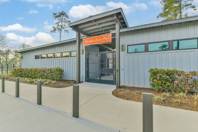 Building Photo - 678 Royal Arch Dr