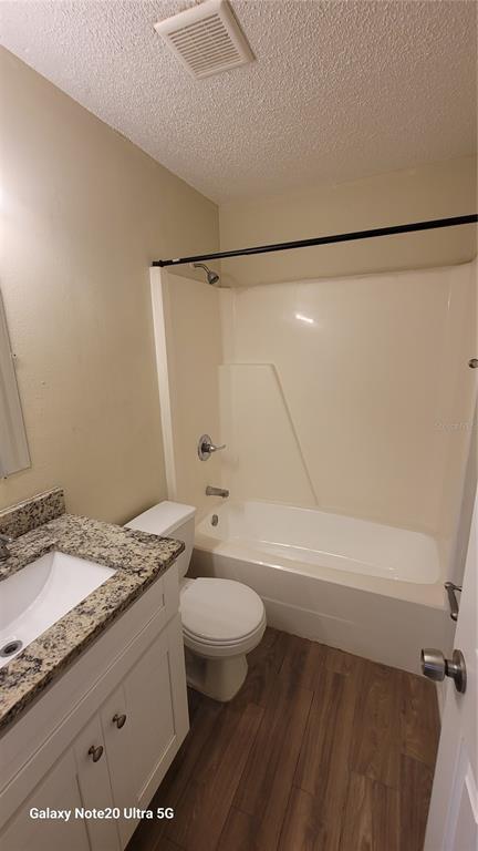 Building Photo - 640 Golden Raintree Pl