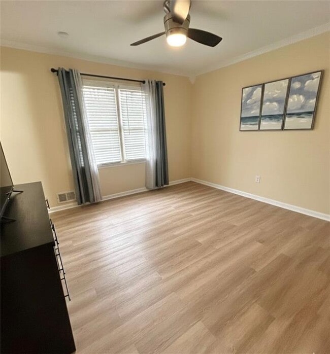 Building Photo - 1005 Eastview Rd NE