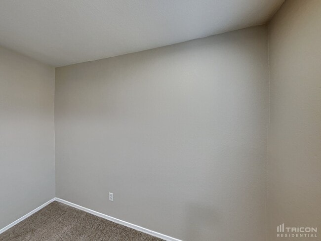 Building Photo - 2618 S Devonna Ln