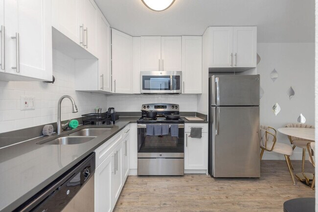 Building Photo - 4403 W Cleveland St