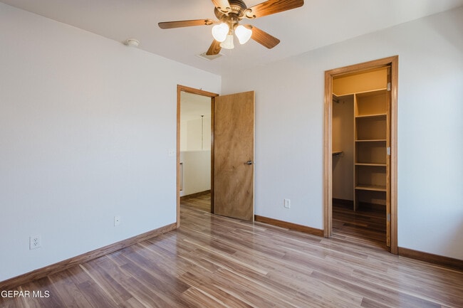 Building Photo - 3733 Tierra Campa Dr