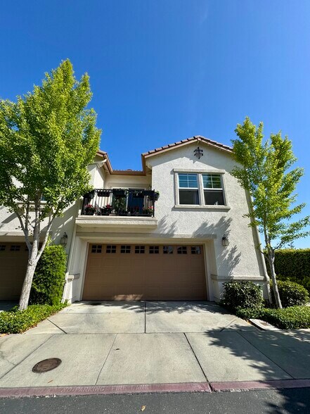 Building Photo - 3301 N Park Dr