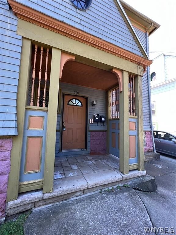Building Photo - 590 Richmond Ave