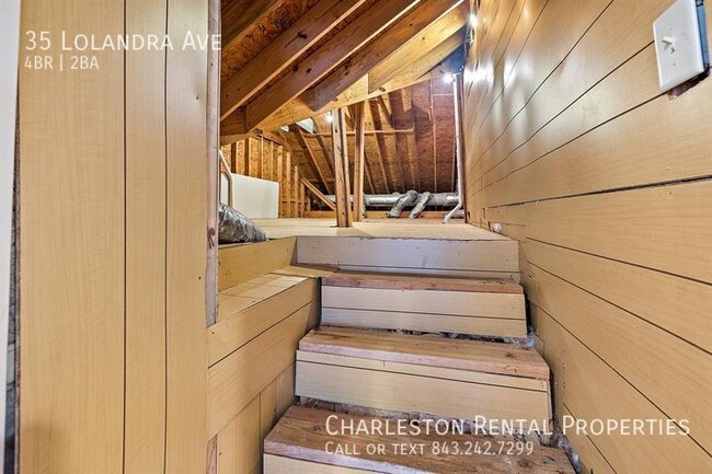 Building Photo - 35 Lolandra Ave