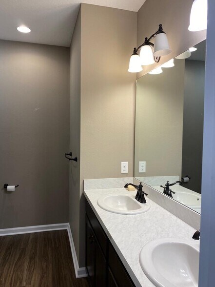 Building Photo - 125 Lake Smart Cir