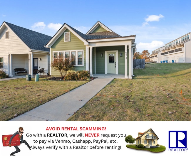 Primary Photo - 1023 NE Hts Ln