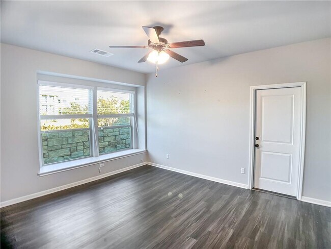 Building Photo - 308 S Brook Dr