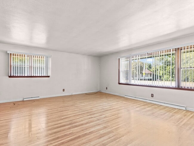 Building Photo - 2916 School St