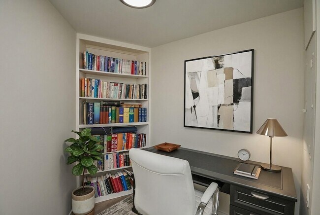 Building Photo - 15 Greenway Plz