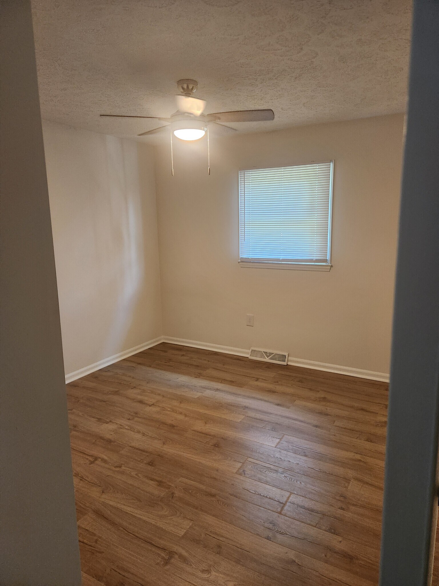 Upstairs Bedroom 2 - 1704 Danbury Dr