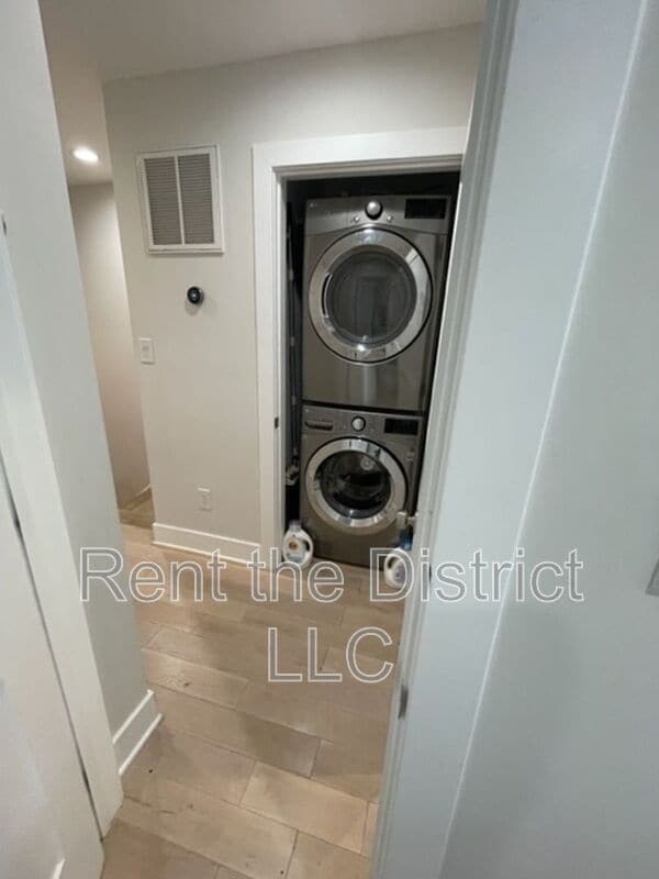 Building Photo - 1316 Staples St NE