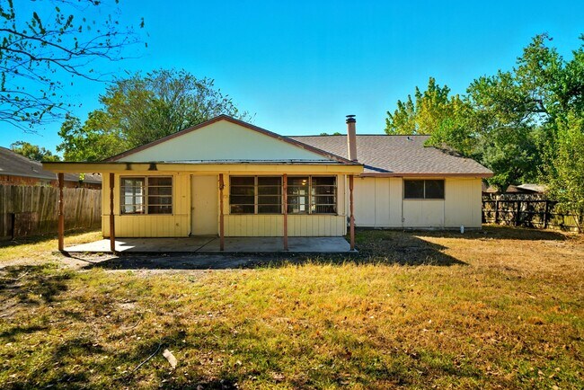 Building Photo - 16957 Glen Eagle Dr N