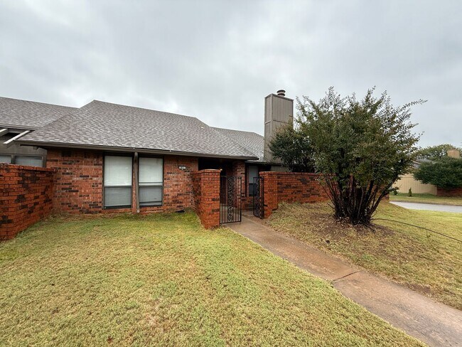 Building Photo - Huge Master Suite, culd-du-sac, Jenks Scho...