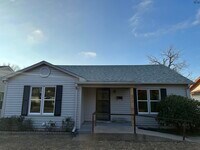 Building Photo - 3213 Hollywood Ave