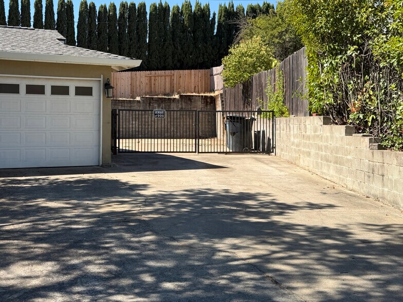 Building Photo - 8762 Kurts Ct