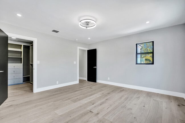 Building Photo - 5832 Alton Rd