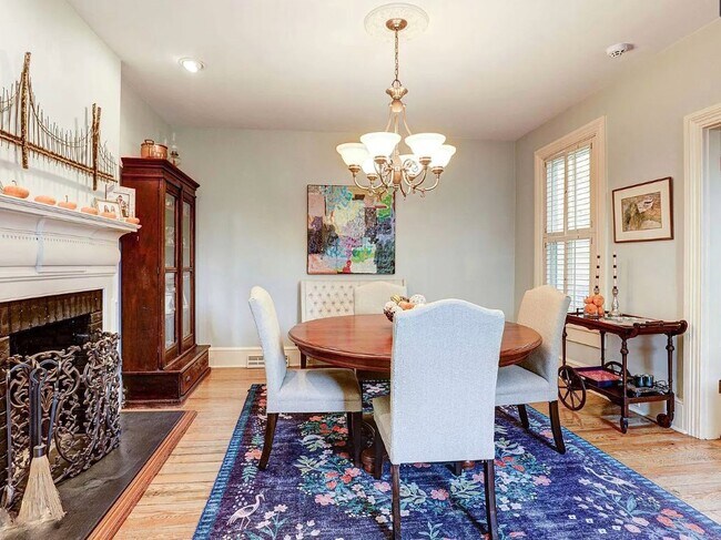 Building Photo - 27 N Hanson St