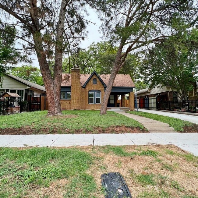 Building Photo - 1034 Woodland Ave