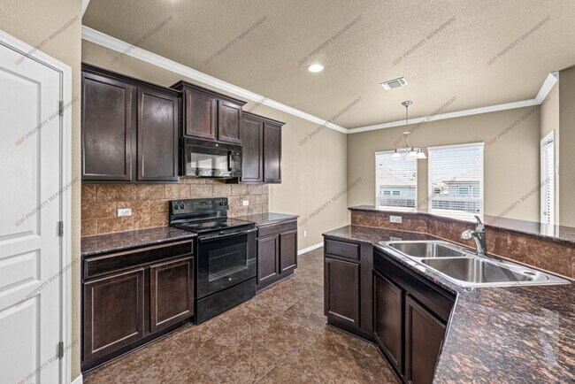 Building Photo - 5607 Blackstone Dr