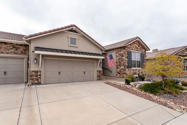Building Photo - Stunning Flying Horse Patio Home with Stunning Views!!
