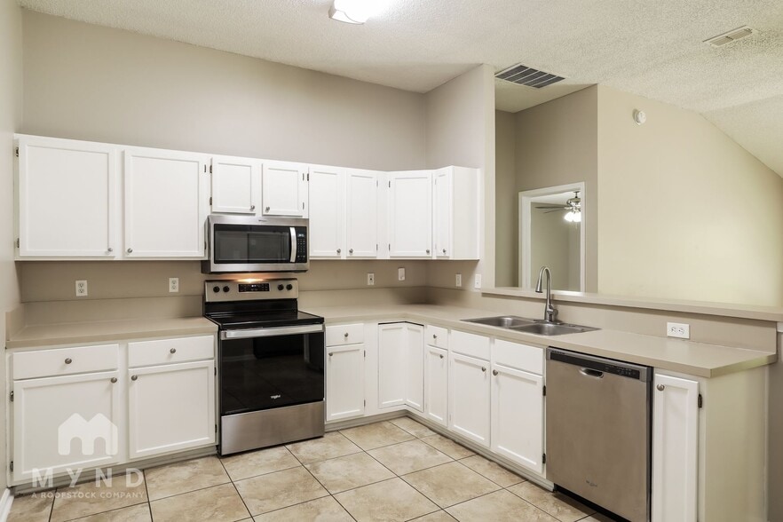 Building Photo - 398 Willow Green Dr