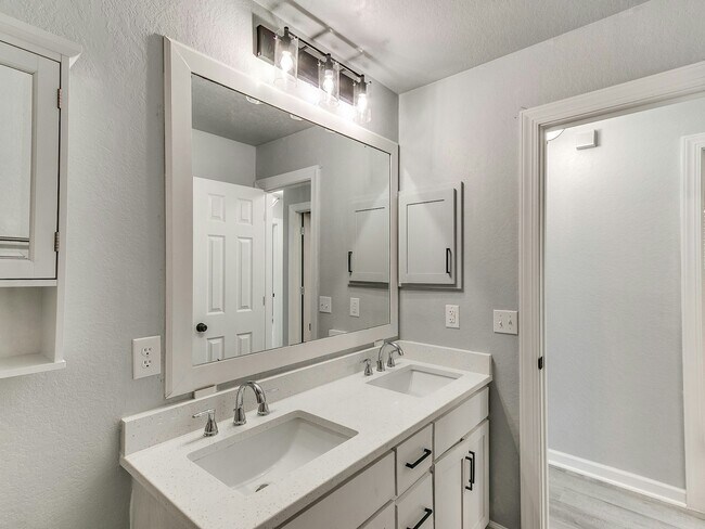 Building Photo - 5612 SE 87th St