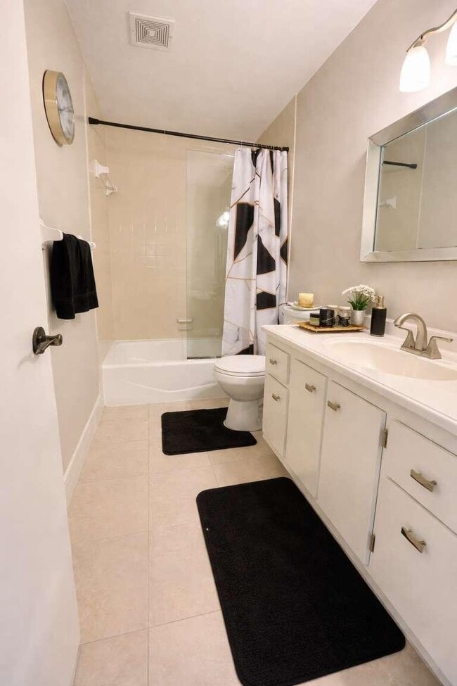 Building Photo - 6843 NW 29th Ave