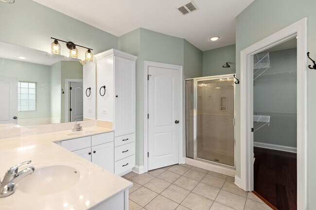Building Photo - 2899 Chanterelle Cove