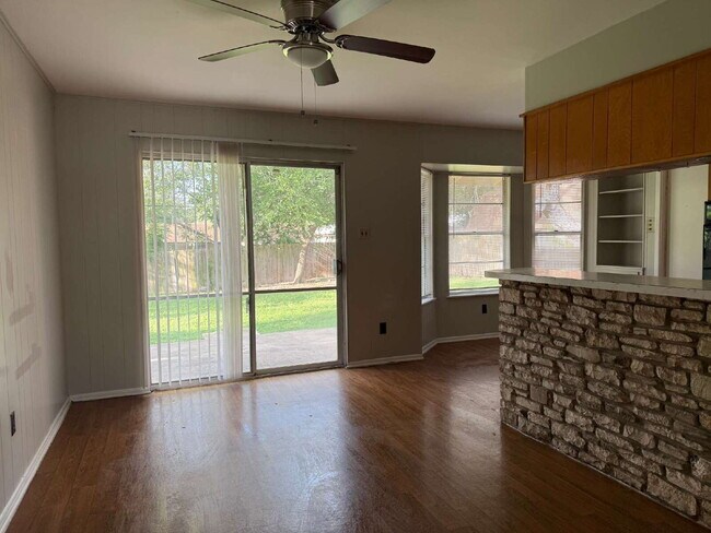 Building Photo - 5702 Ben Casey Dr