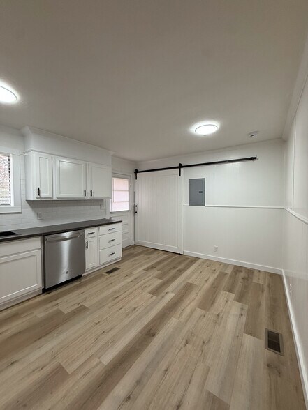 Building Photo - 214 Madison Ave