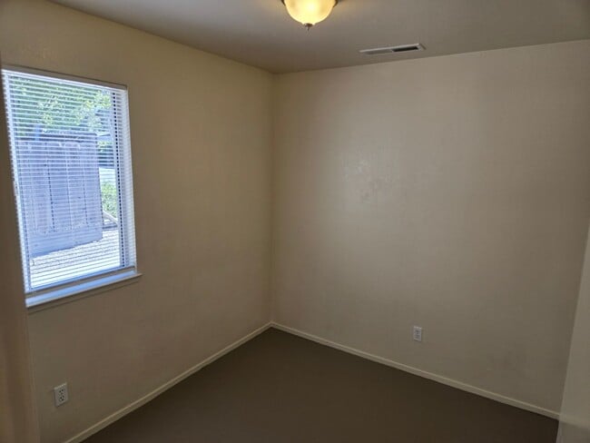 Building Photo - 430 N Beech St