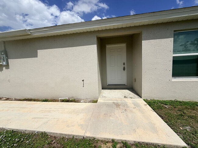 Building Photo - Polished and Inviting modern 2-bedroms, 2-bath