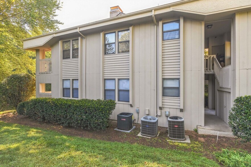 Building Photo - 301 Abbey Cir