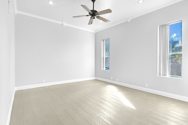 Building Photo - 704 Grape Ave
