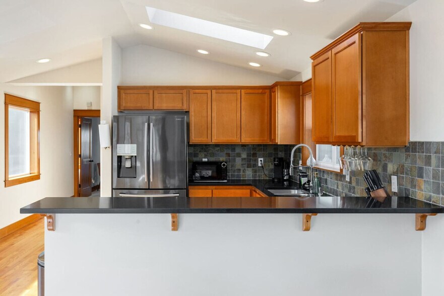 Building Photo - 3006 SW Hinds St