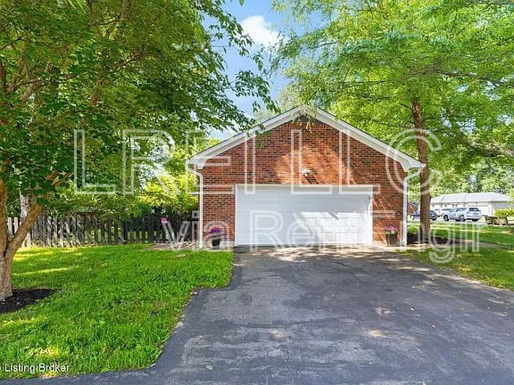 Building Photo - 12100 Maplewood Rd