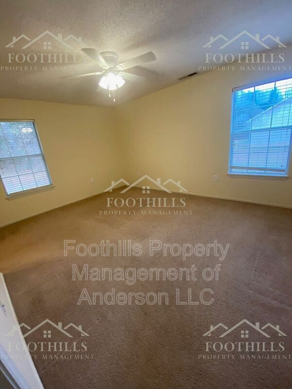 Building Photo - 307 Green Forest Dr