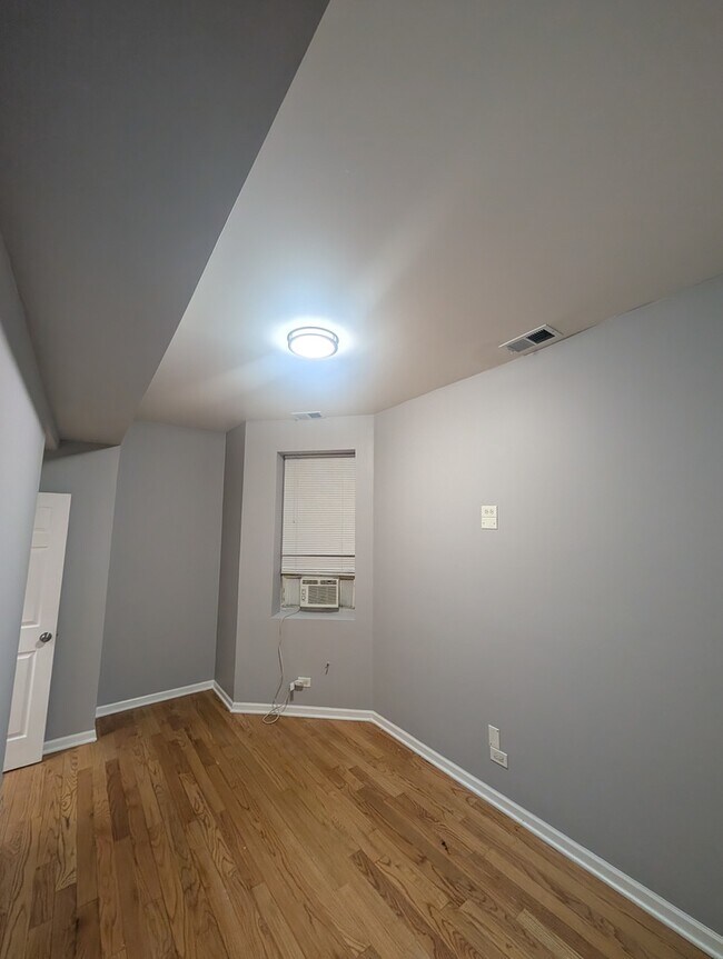 Building Photo - 2531 W Flournoy St