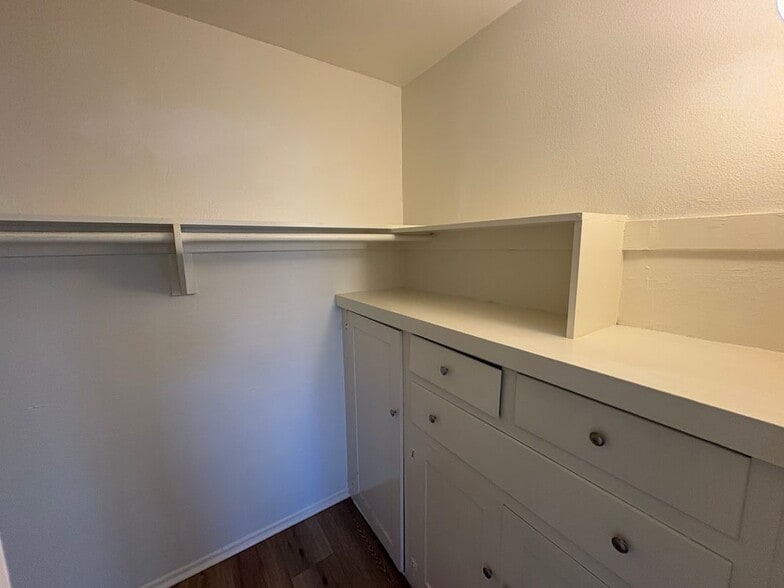 Building Photo - 3011 E 7th St