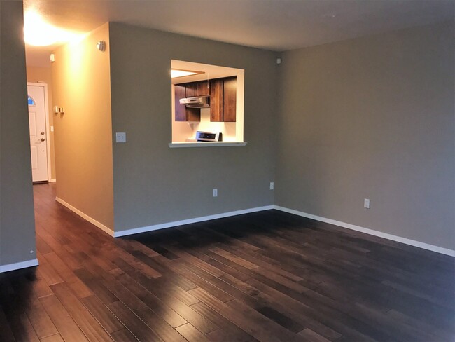 Building Photo - Two bedroom townhouse near Downtown!  Available Now