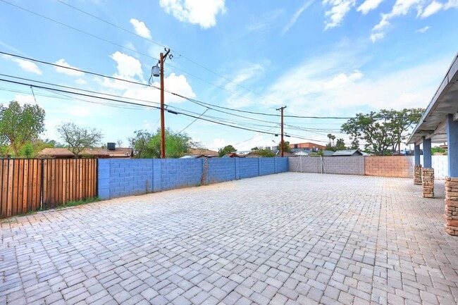 Building Photo - 8806 N 30th Ave