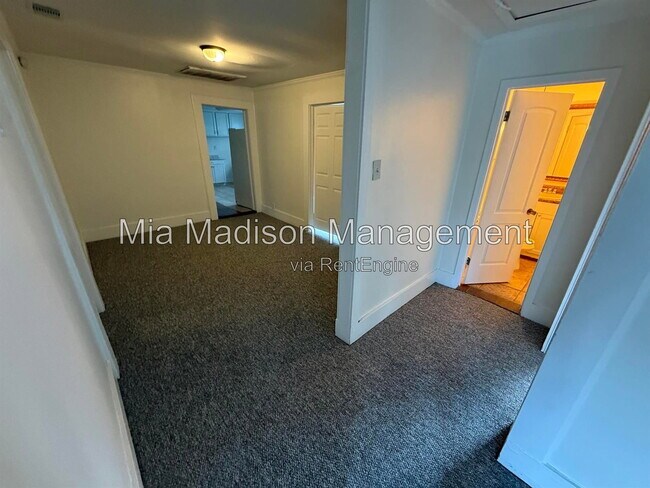 Building Photo - 211 W 59th St