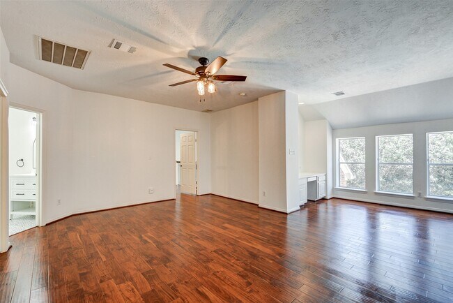 Building Photo - 203 Hazelcrest Dr