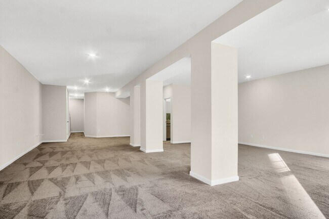 Building Photo - Spacious 3 Bedroom 3.5 Bath Townhome with Finished Basement & First-Floor Suite Near I-64