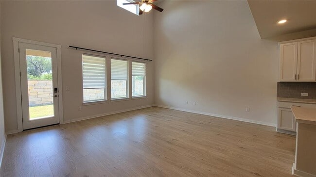 Building Photo - 429 Tinto St