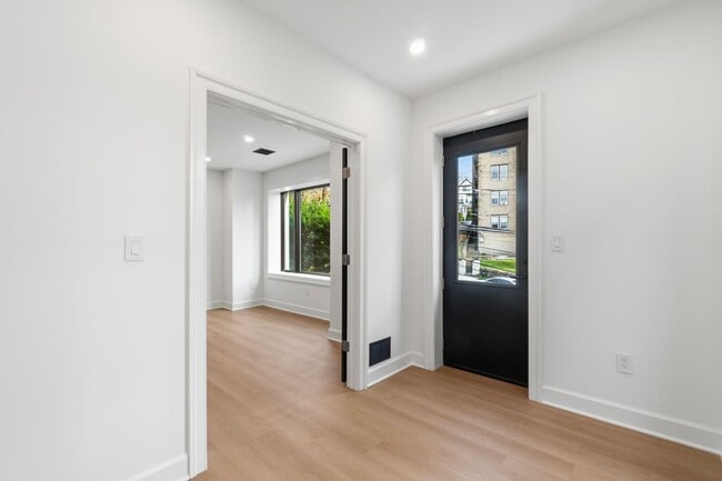 Building Photo - 685 JFK Blvd E